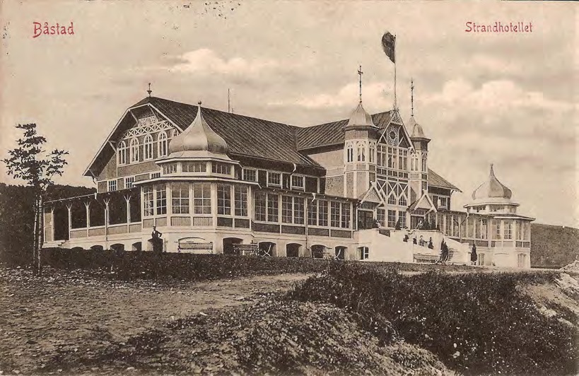 Framsida av Båstad Strandhotellet