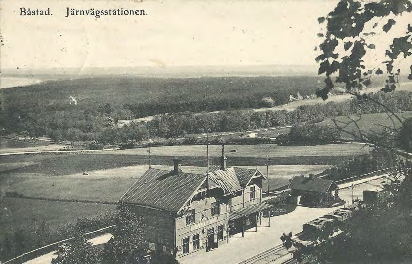 Framsida av Båstad. Järnvägsstationen.