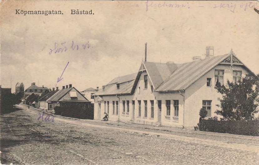 Framsida av Köpmansgatan. Båstad.