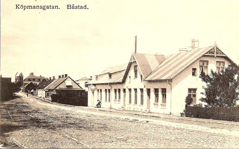 Framsida av Köpmansgatan. Båstad.