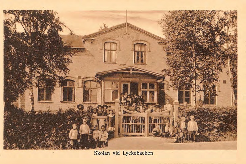 Framsida av Skolan vid Lyckebacken