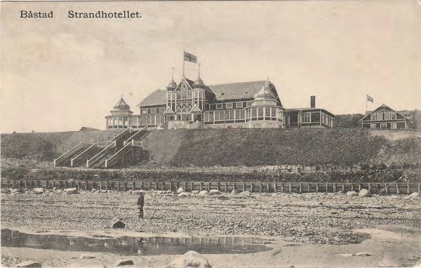 Framsida av Båstad Strandhotellet.