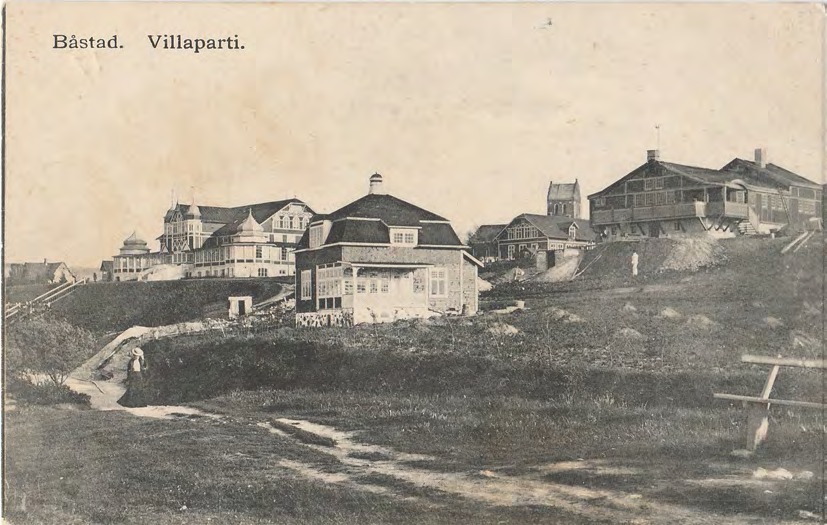 Framsida av Båstad. Villaparti.