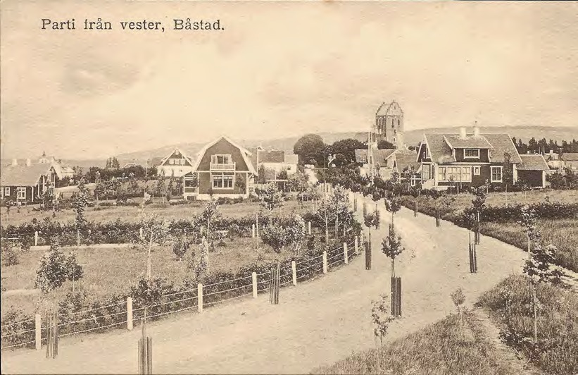 Framsida av Parti från vester, Båstad.