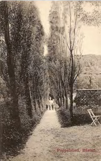 Framsida av Poppelallén, Båstad.