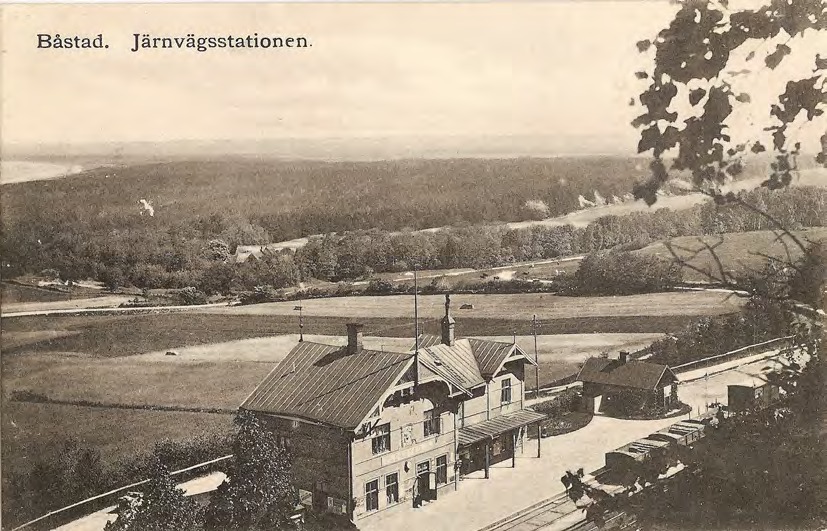 Framsida av Båstad. Järnvägsstationen.