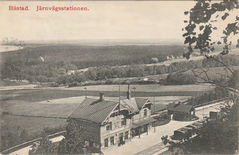 Framsida av Båstad. Järnvägsstationen.