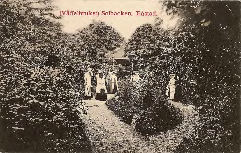 Framsida av (Våffelbruket) Solbacken. Båstad.