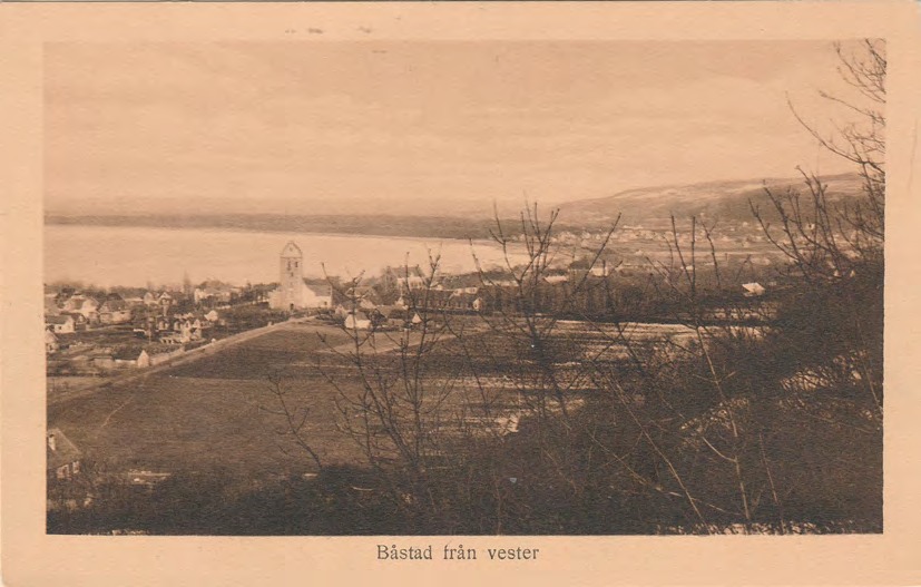 Framsida av Båstad från vester
