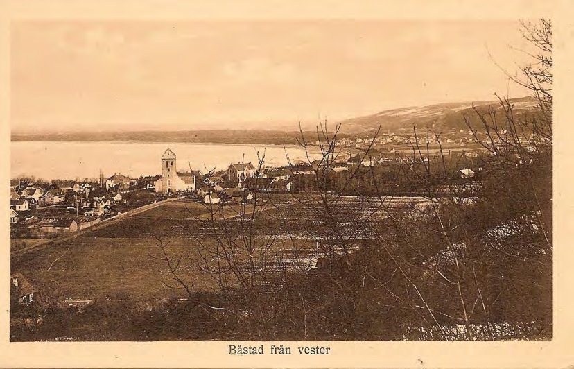 Framsida av Båstad från vester