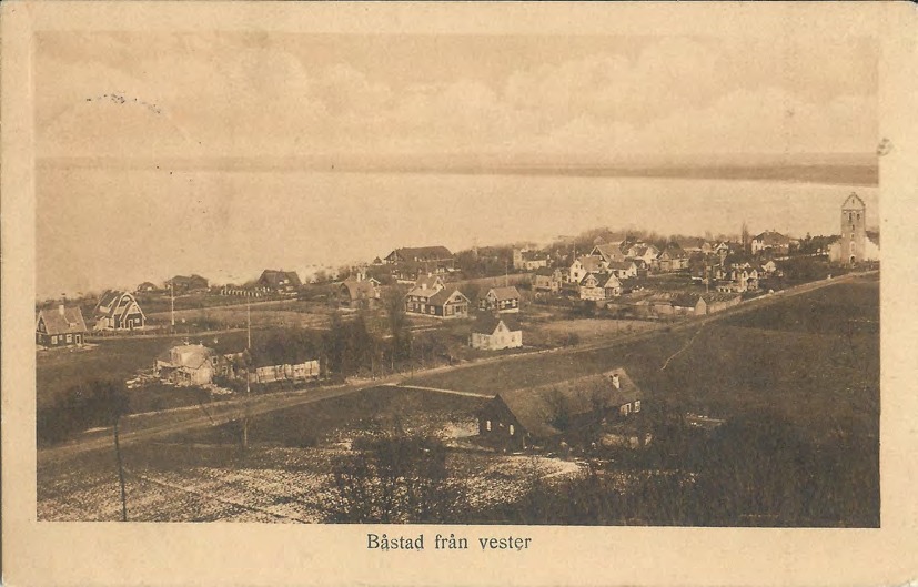 Framsida av Båstad från vester