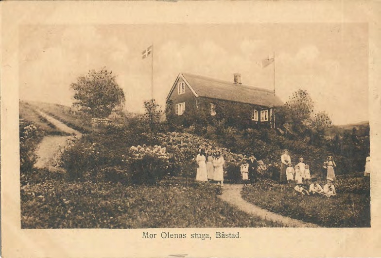 Framsida av Mor Olenas stuga, Båstad.