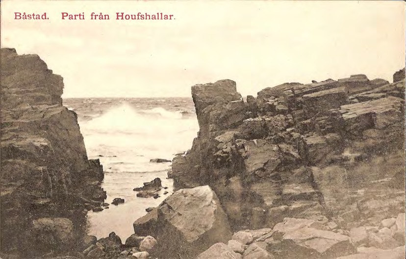 Framsida av Båstad. Parti från Houfshallar.