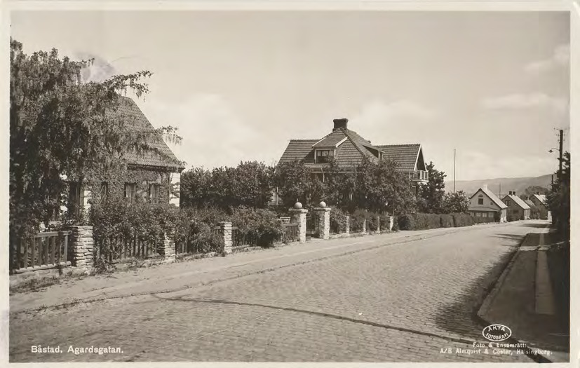 Framsida av Båstad. Agardsgatan.