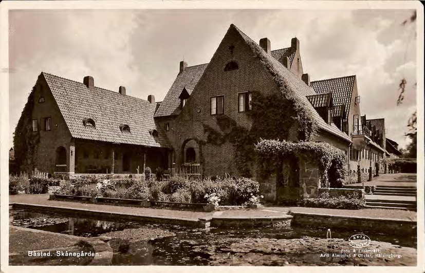 Framsida av Båstad. Skånegården.
