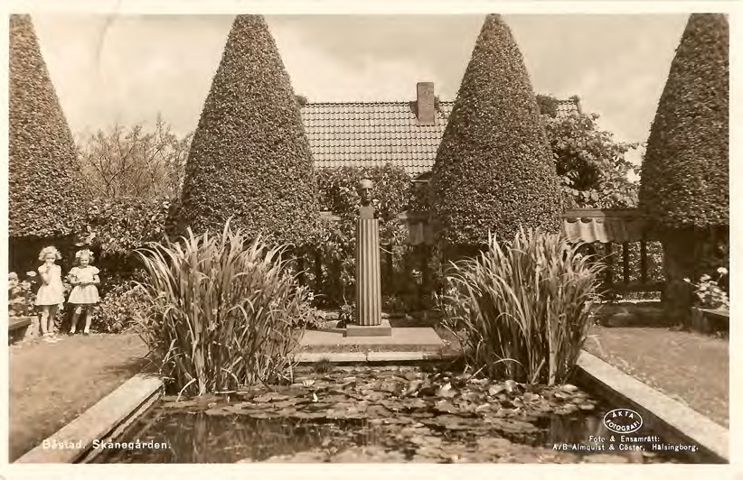 Framsida av Båstad. Skånegården.