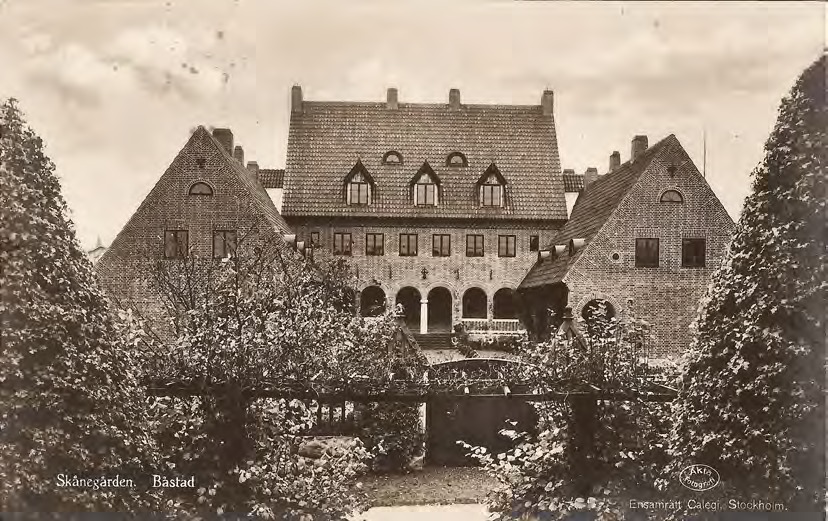 Framsida av Skånegården. Båstad