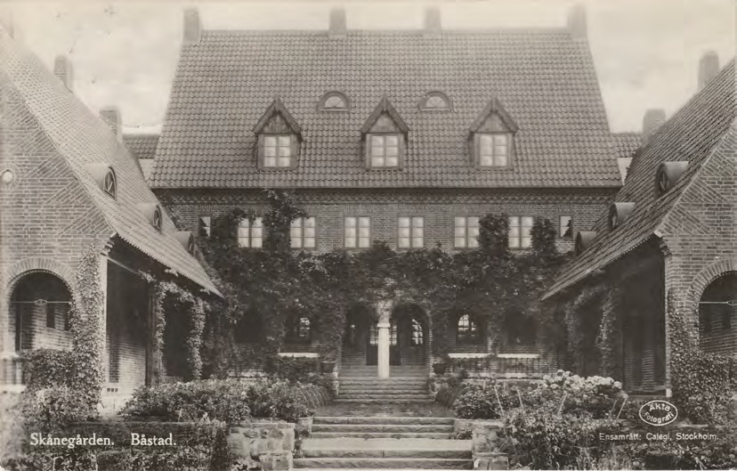 Framsida av Skånegården. Båstad.