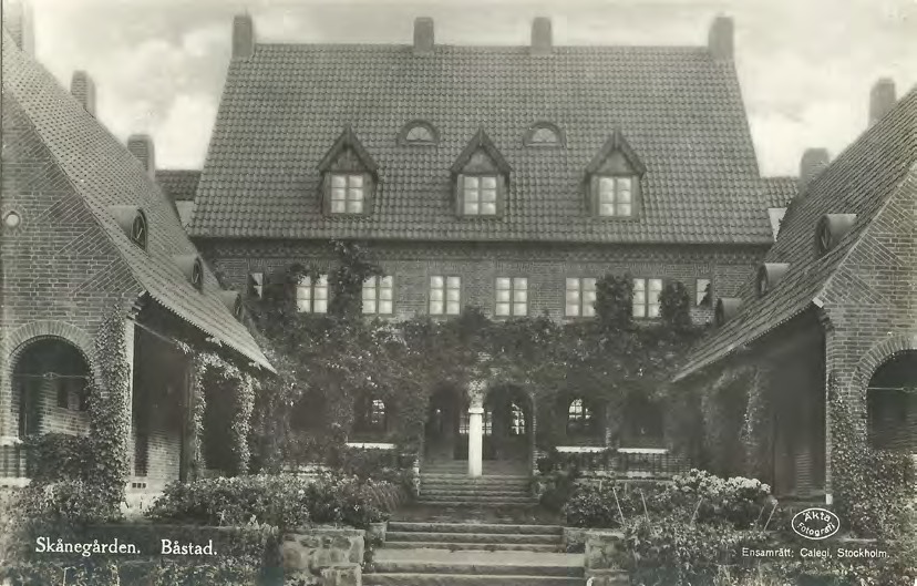 Framsida av Skånegården. Båstad.