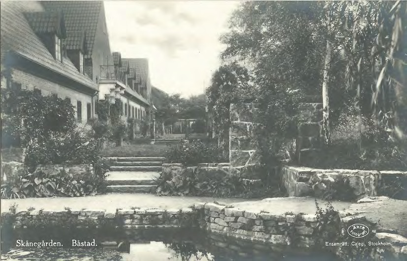 Framsida av Skånegården. Båstad.