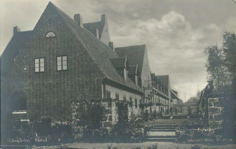 Framsida av Skånegården. Båstad.