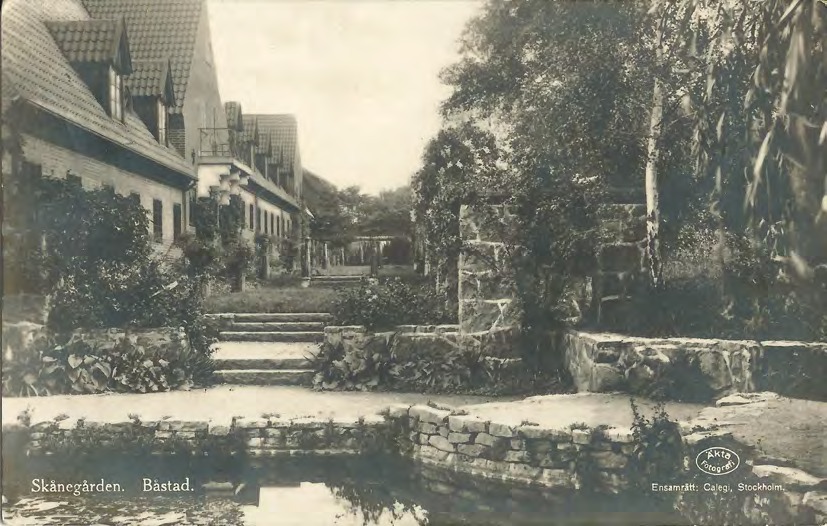 Framsida av Skånegården. Båstad.