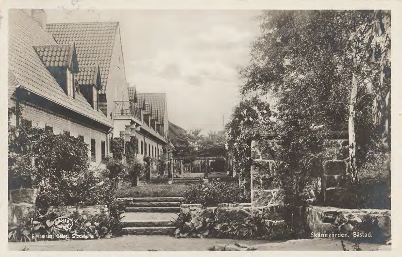 Framsida av Skånegården. Båstad.