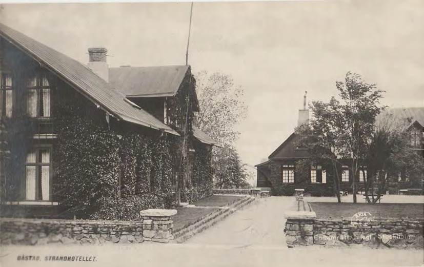 Framsida av BÅSTAD. STRANDHOTELLET.