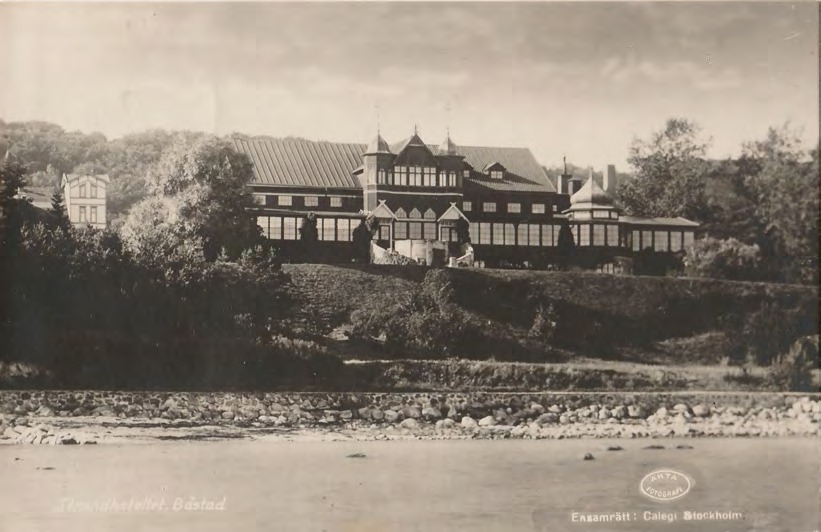 Framsida av Strandhotellet. Båstad