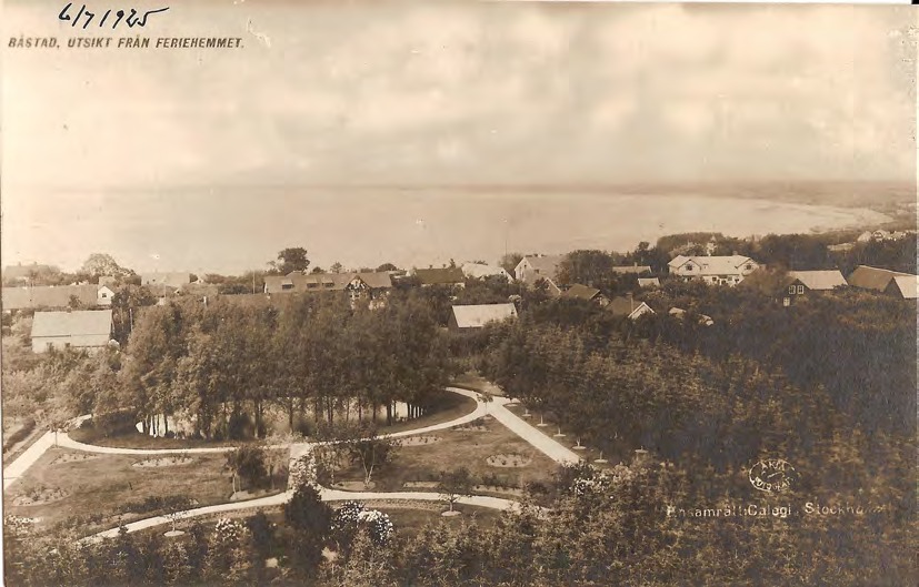 Framsida av BÅSTAD, UTSIKT FRÅN FERIEHEMMET.