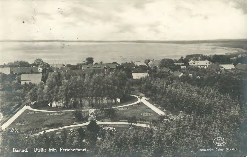 Framsida av Båstad. Utsikt från Feriehemmet.