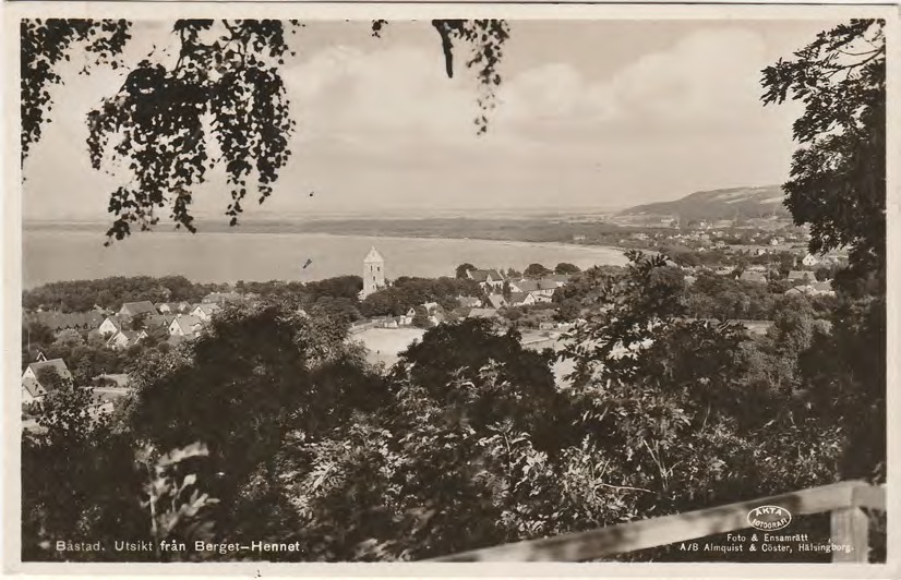 Framsida av Båstad. Utsikt från Berget-Hennet.