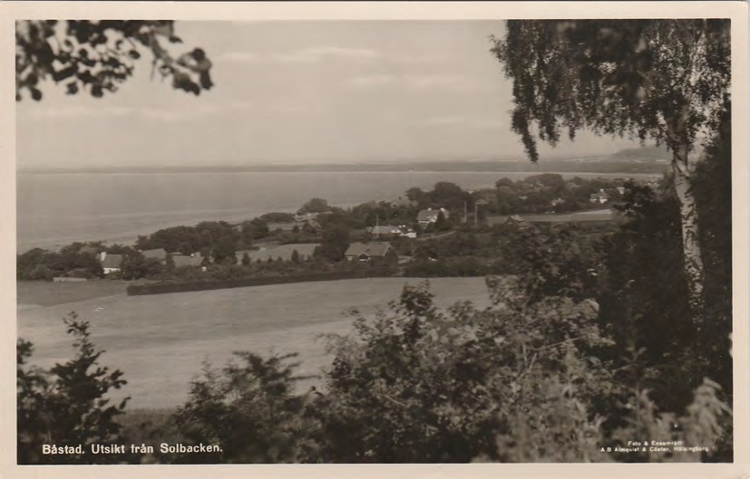 Framsida av Båstad. Utsikt från Solbacken.