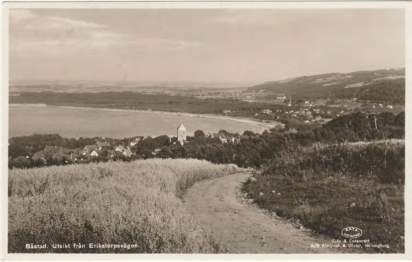 Framsida av Båstad. Utsikt från Erikstorpsvägen.