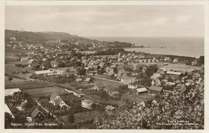 Framsida av Båstad. Utsikt från Branten.
