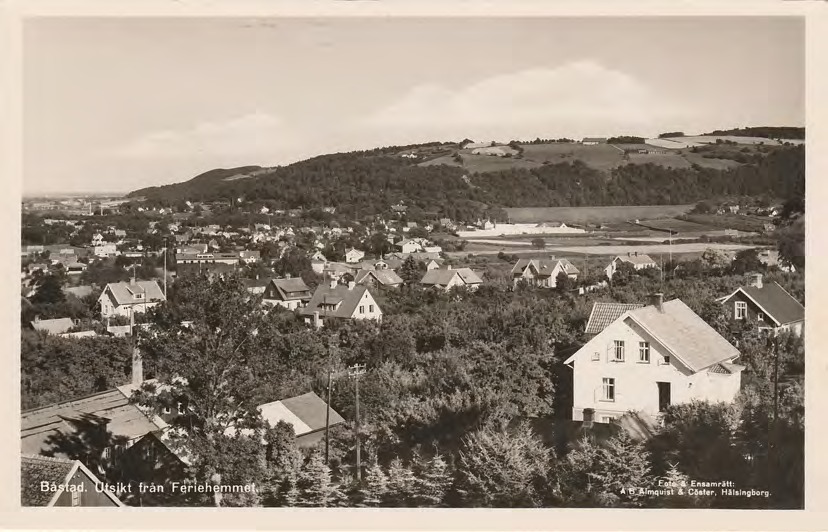 Framsida av Båstad. Utsikt från Feriehemmet.