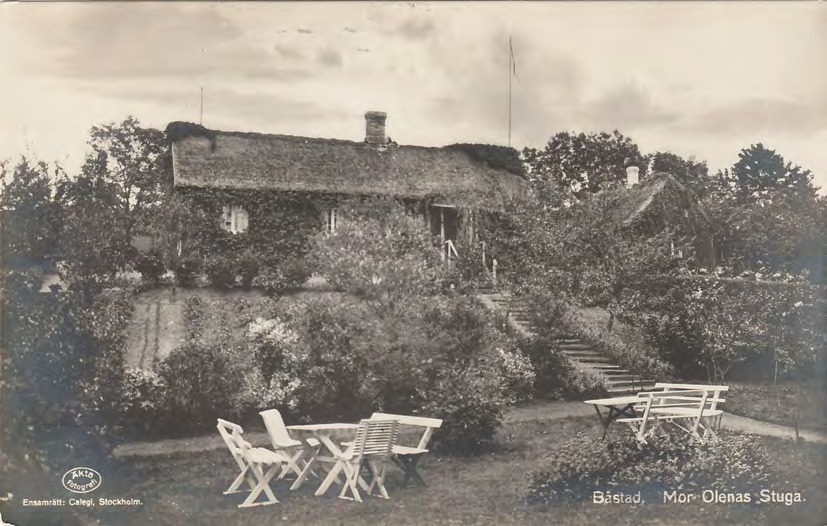 Framsida av Båstad. Mor Olenas stuga.