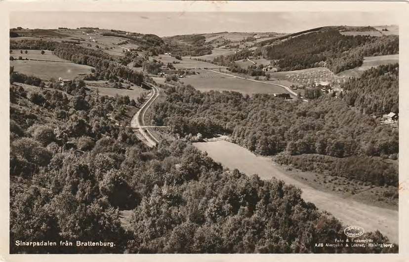 Framsida av Sinarpsdalen från Brattenburg.