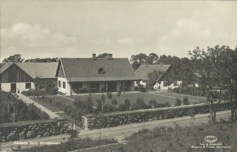 Framsida av Båstads Golf. Klubbhuset.