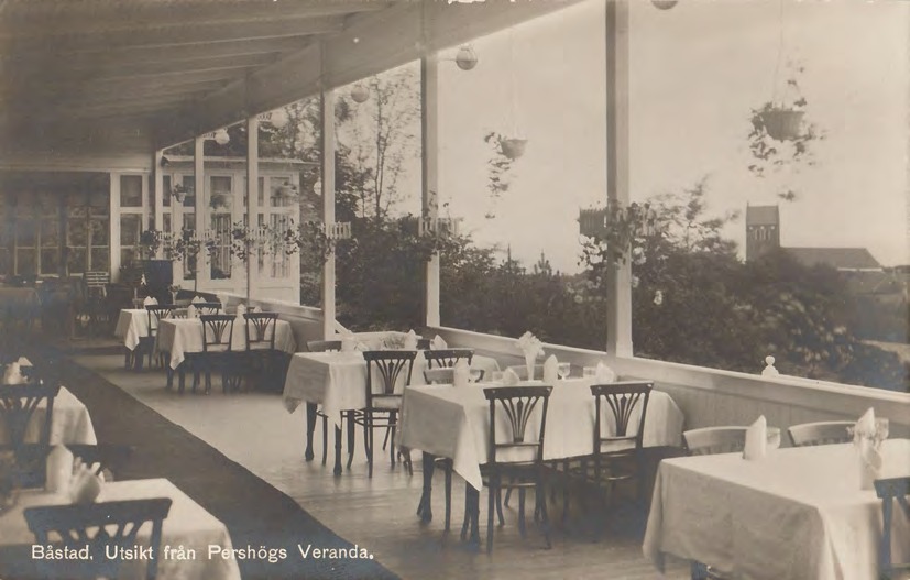 Framsida av Båstad. Utsikt från Pershögs Veranda.