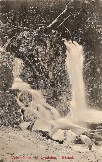 Framsida av Vattenfallet vid Lyadalen. Båstad.
