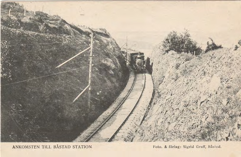 Framsida av ANKOMSTEN TILL BÅSTAD STATION
