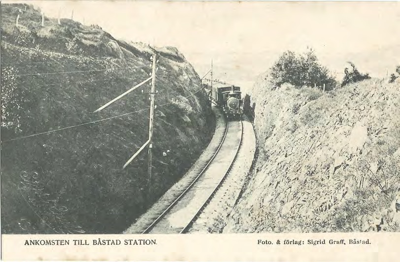Framsida av ANKOMSTEN TILL BÅSTAD STATION.