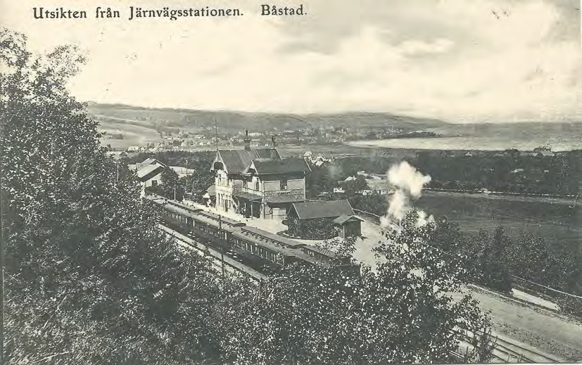 Framsida av Utsikten från Järnvägsstationen. Båstad.