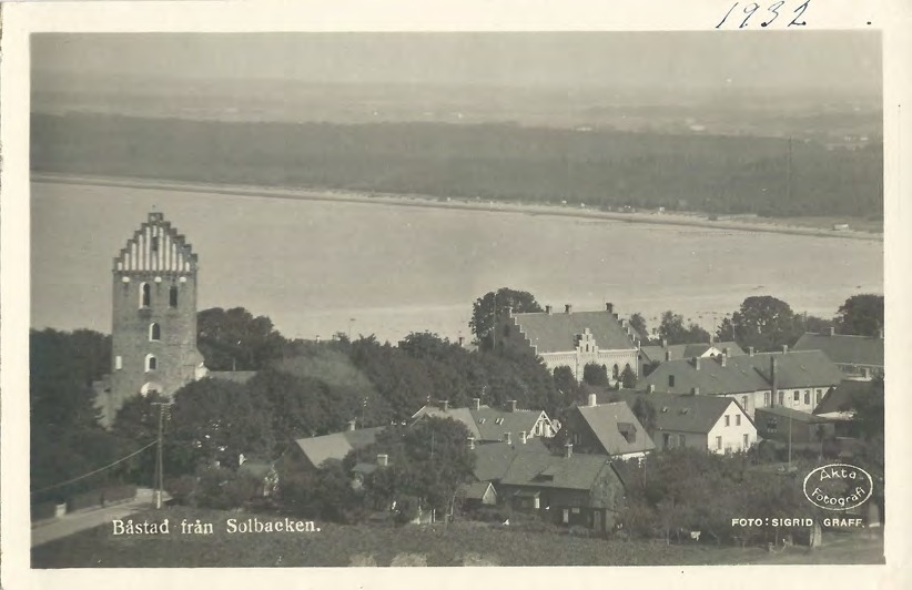 Framsida av Båstad från Solbacken.