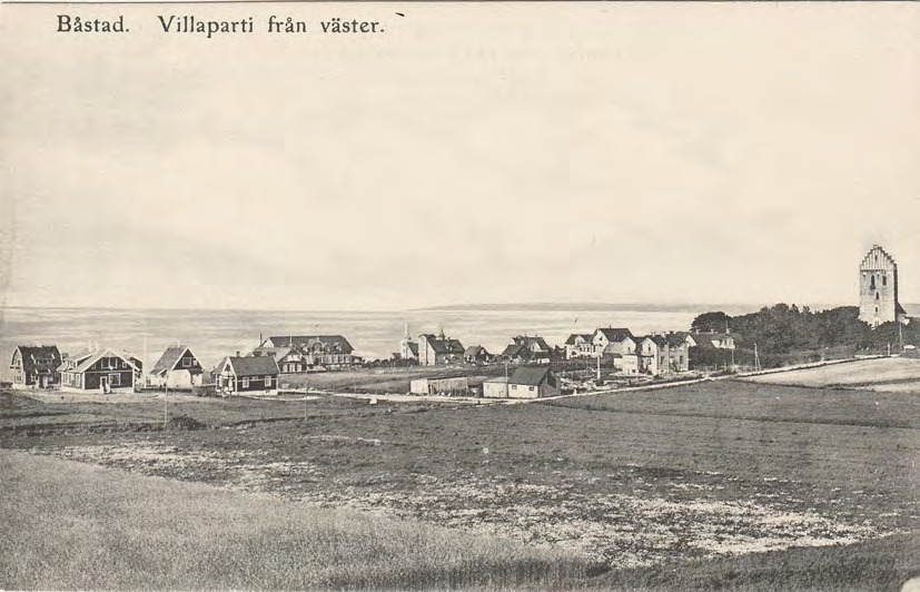 Framsida av Båstad. Villaparti från väster.