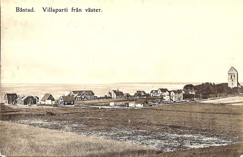 Framsida av Båstad. Villaparti från väster.