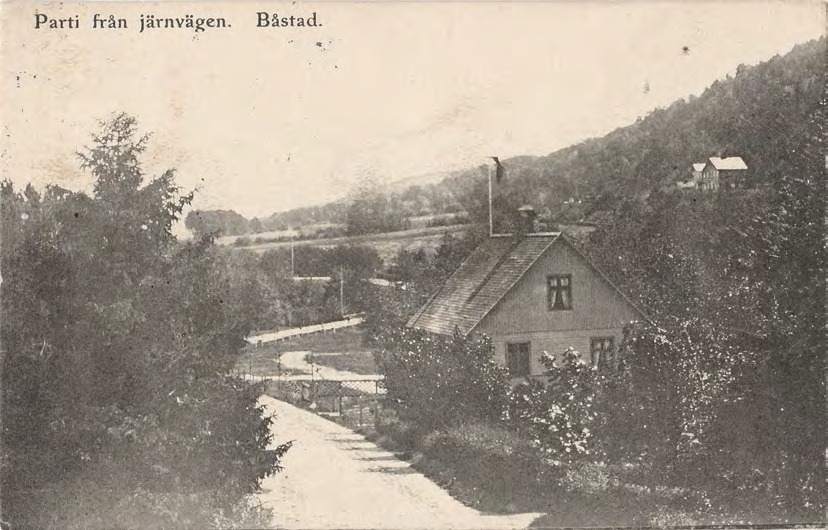 Framsida av Parti från järnvägen. Båstad.
