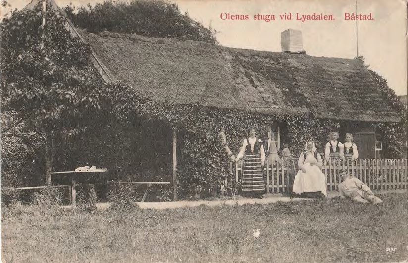 Framsida av Olenas stuga vid Lyadalen. Båstad.