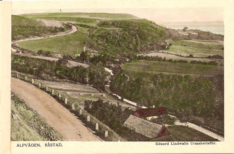 Framsida av ALPVÄGEN. BÅSTAD.